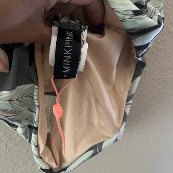 Minkpink Tropical one Piece - Picture 6 of 16